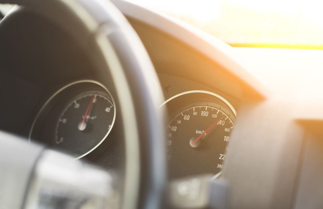 Ponen por error una multa a una mujer de una velocidad imposible.