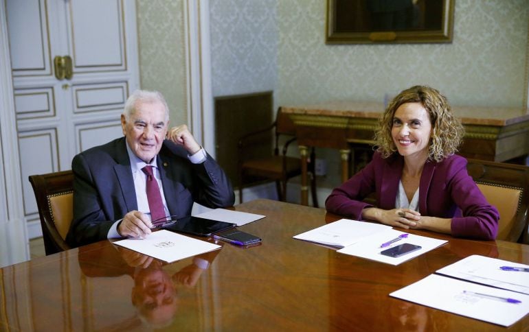 La ministra de Política Territorial, Meritxell Batet, i el conseller d'Acció Exterior, Ernest Maragall, a la reunió que van mantenir el 23 de juliol a Madrid