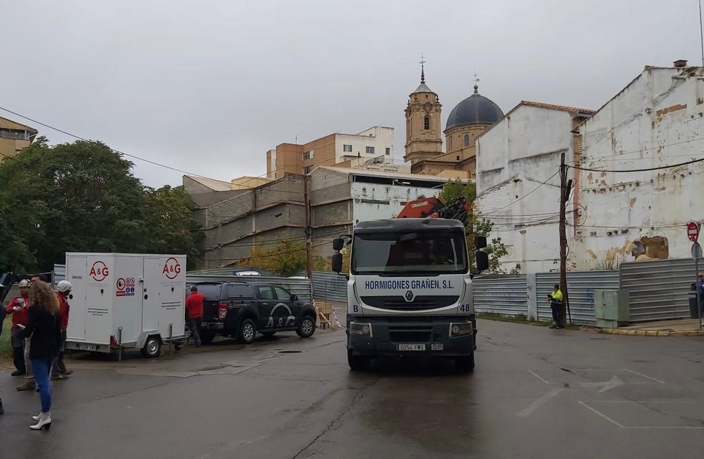 Peparativos para el derribo del edificio en la plaza San Voto, 6