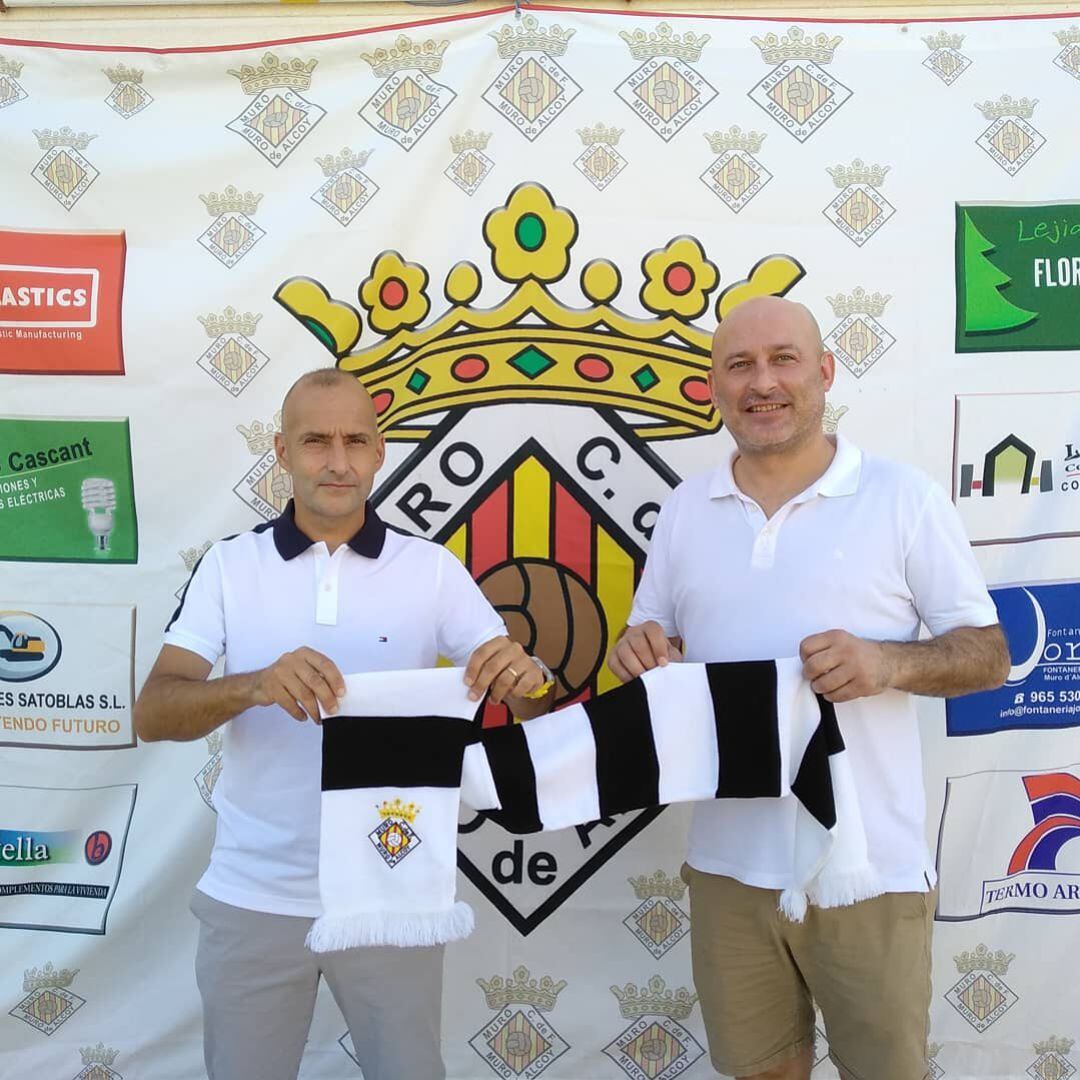 Presentación de Nacho Cantó con el Muro