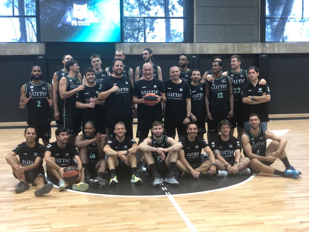 La plantilla de Bilbao Basket posa en el Media day