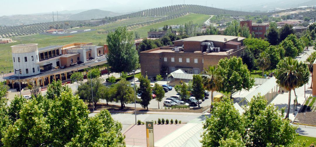 Vista aérea de parte de las instalaciones y edificios de la Universidad de Jaén.