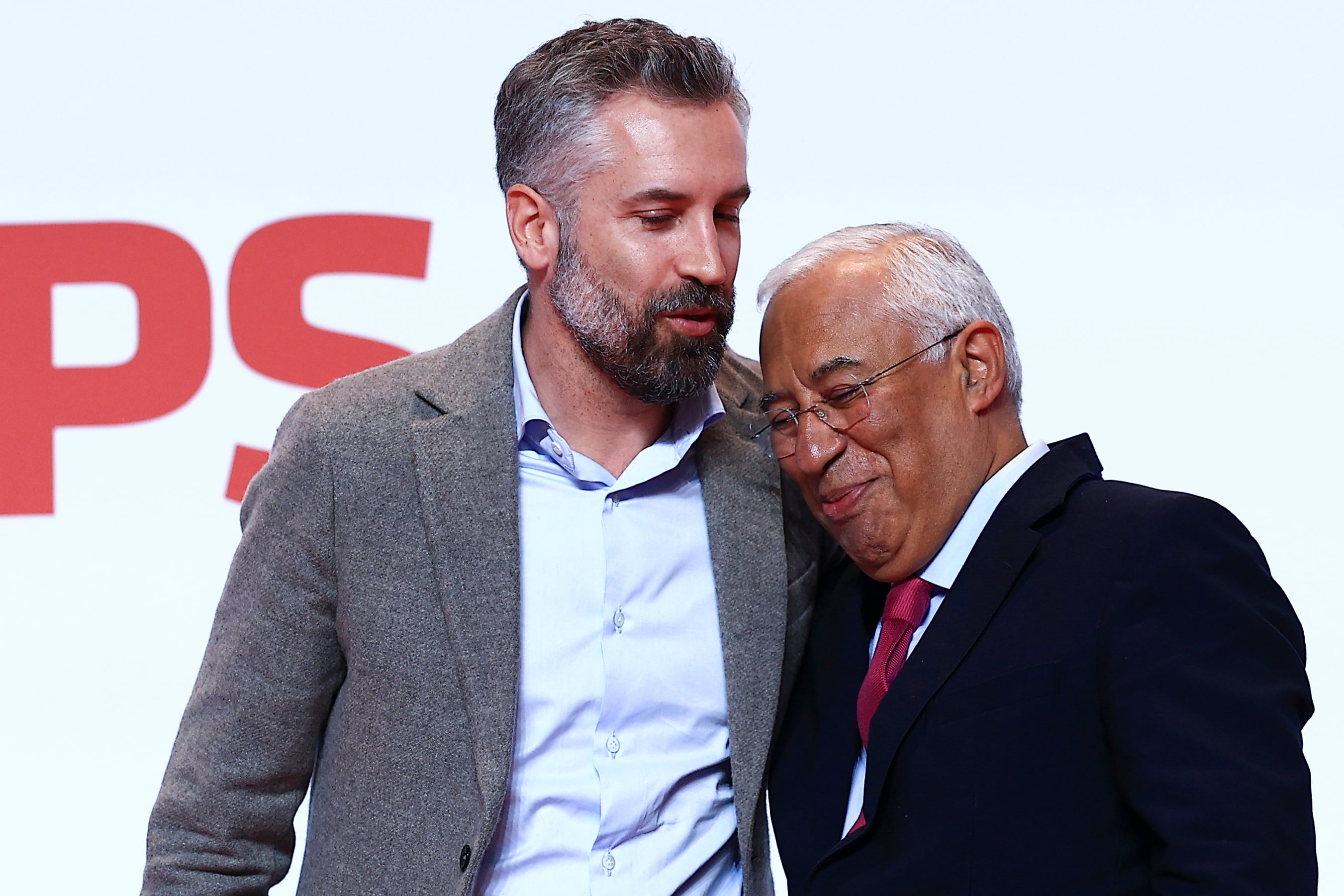 Lisbon (Portugal), 05/01/2024.- The Prime Minister Antonio Costa (R) and the new Secretary General of the Socialist Party (PS) Pedro Nuno Santos (L) greet each other during the XXIV National Congress of the Socialist Party, in Lisbon, Portugal, 05 January 2024. (Lisboa) EFE/EPA/ANTÓNIO COTRIM
