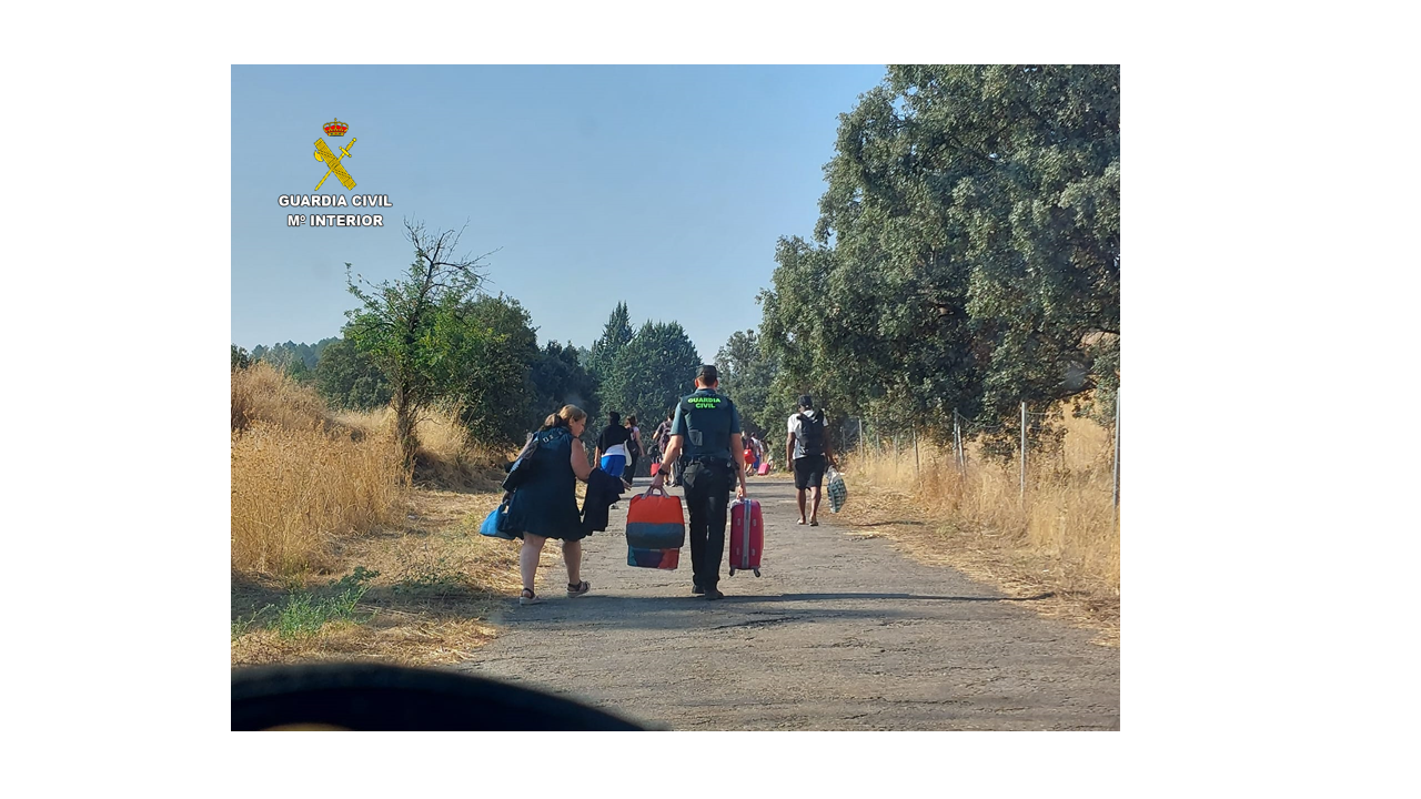 La Guardia Civil auxilia a los pasajeros de un tren que no ha podido continuar su ruta por la avería de otro en la misma vía