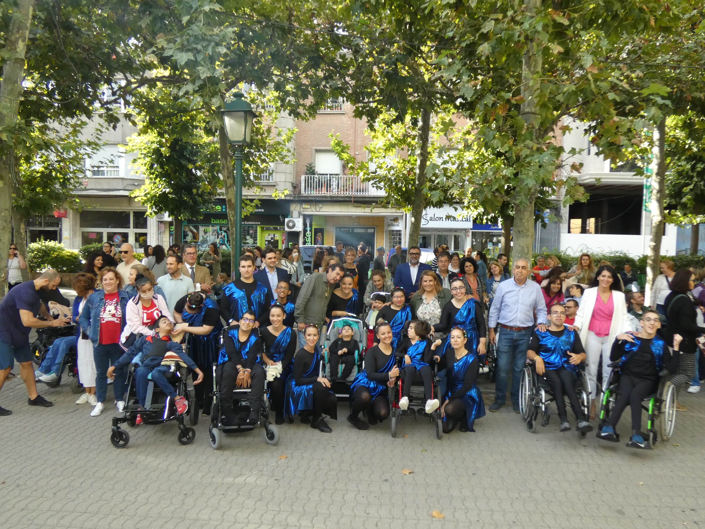 La alcaldesa ha participado en el acto que se ha desarrollado en el Paseo de los Arqueros, donde ha abogado por el “trabajo conjunto” para seguir cubriendo las necesidades y ganando en autonomía para las personas.