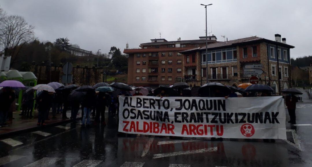 &#039;Zaldibar Argitu&#039; nace de varios colectivos sociales que piden justicia.