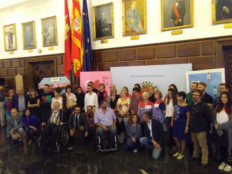 La presentación del programa de las Fiestas del Pilar ha contado con miembros de las principales asociaciones de la ciudad. 