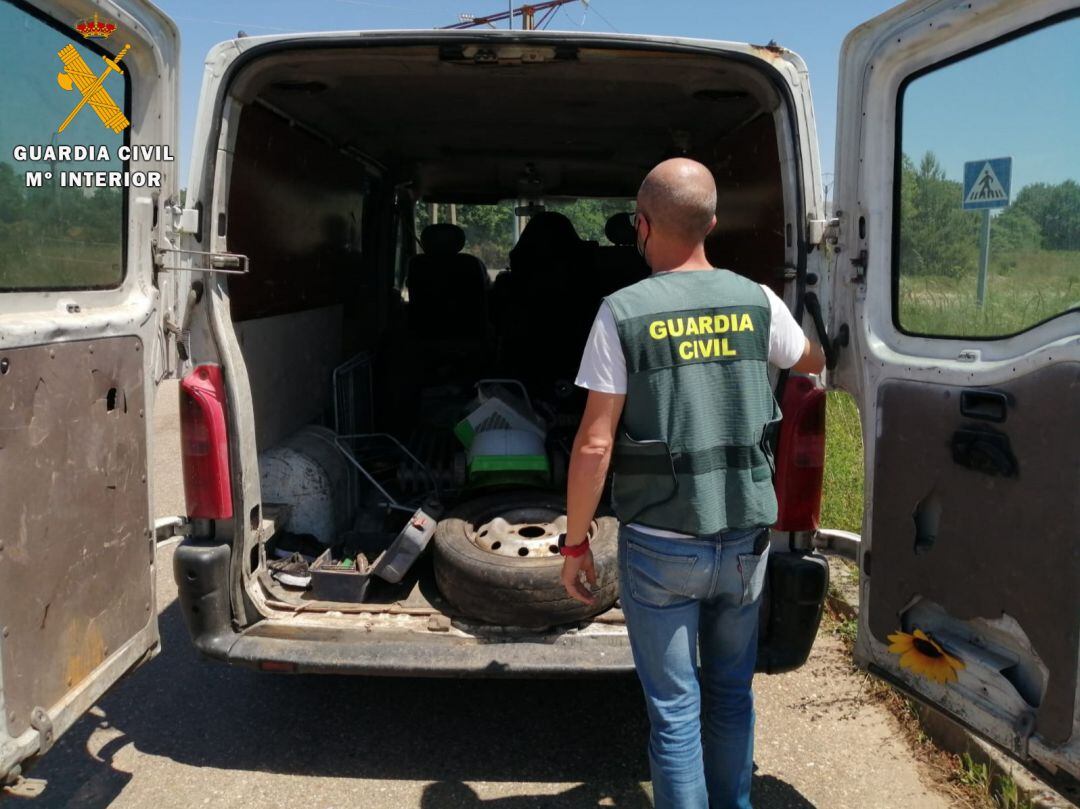 La Guardia Civil detiene a dos personas e investiga a otra por un supuesto delito de robo en el punto limpio de Guardo