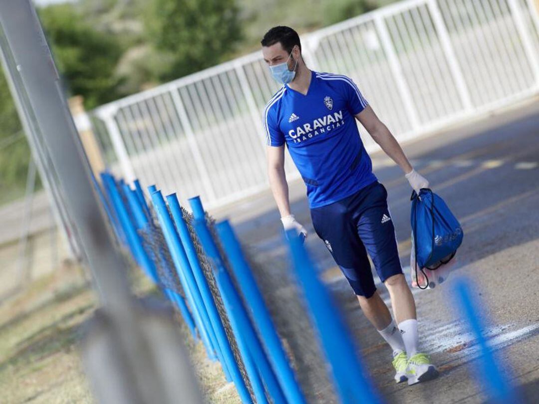 Burgui camina por las instalaciones de la Ciudad Deportiva