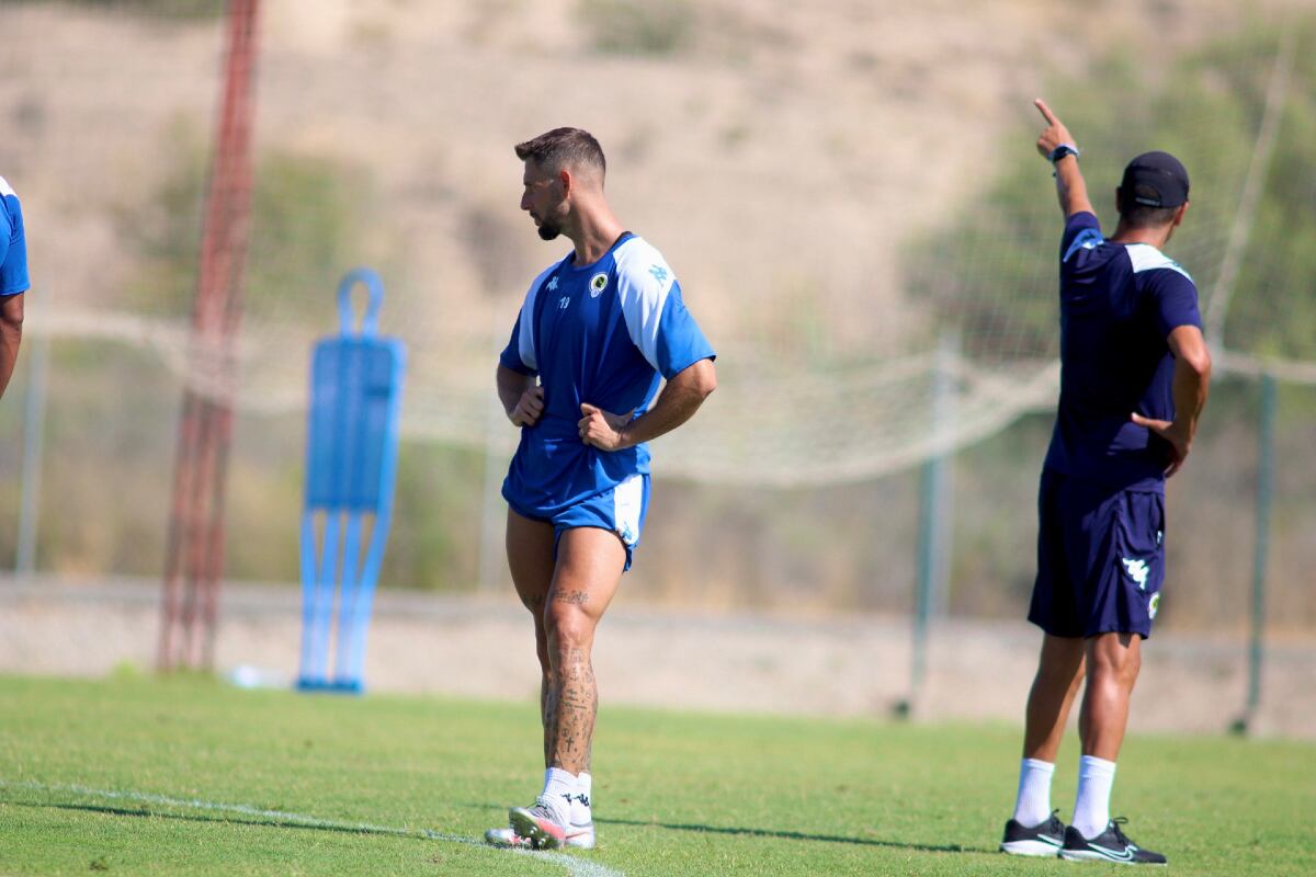 El delantero Fran Sol en el entrenamiento del Hércules de este domingo en Fontcalent. Foto: Hércules CF