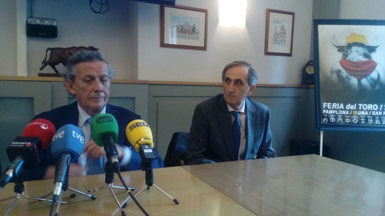 José María Marco (izda), en la presentación de los carteles para las tardes de San Fermín