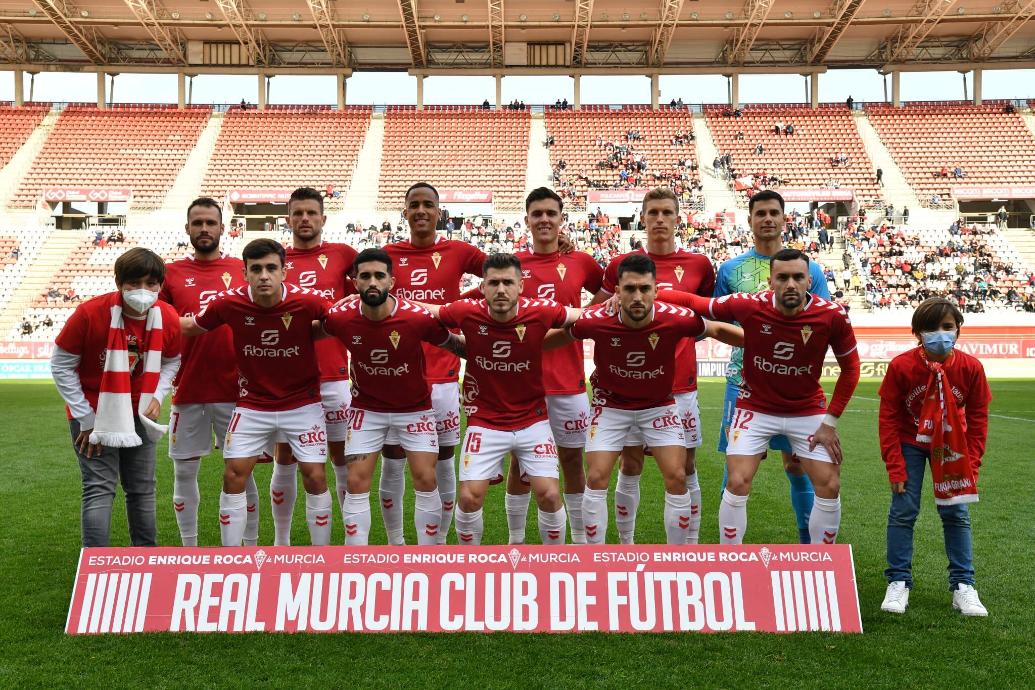 Plantilla del Real Murcia antes de su duelo contra el Mar Menor FC