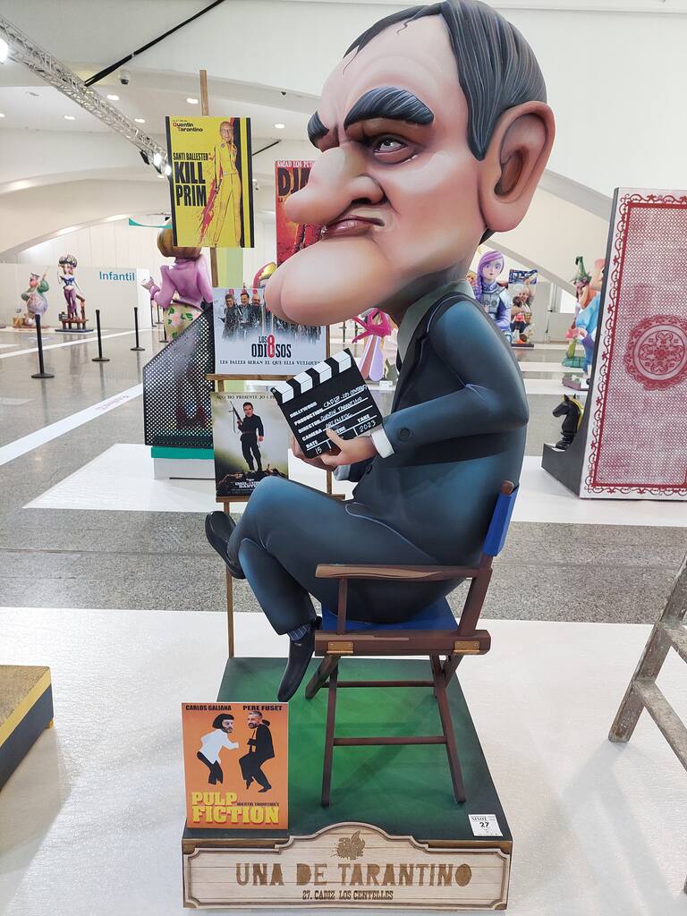 La Exposición del Ninot de las Fallas 2023 abre sus puertas con 750 figuras que rebosan diseño y sátira. Todas ellas quieren salvarse de las llamas gracias al voto popular.