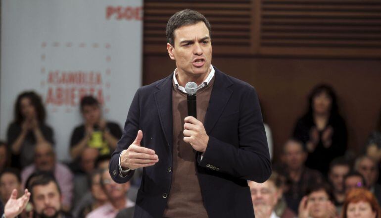 GRA064. SAN SEBASTIÁN, 10/01/2015.- El secretario general del PSOE, Pedro Sánchez, durante su participación hoy en una asamblea abierta en San Sebastián, donde ha avalado a los candidatos guipuzcoanos para las próximas elecciones municipales y forales. EF