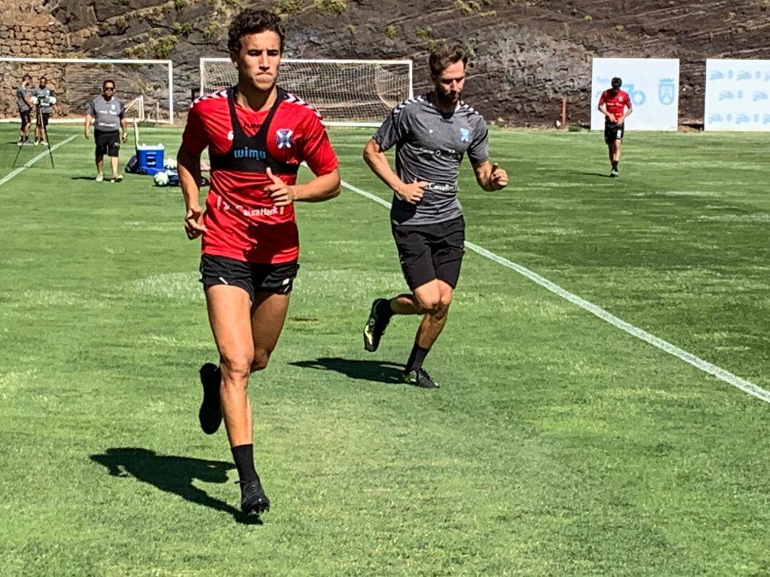 El centrocampista se ejercitó en solitario durante una parte del entrenamiento de este miércoles