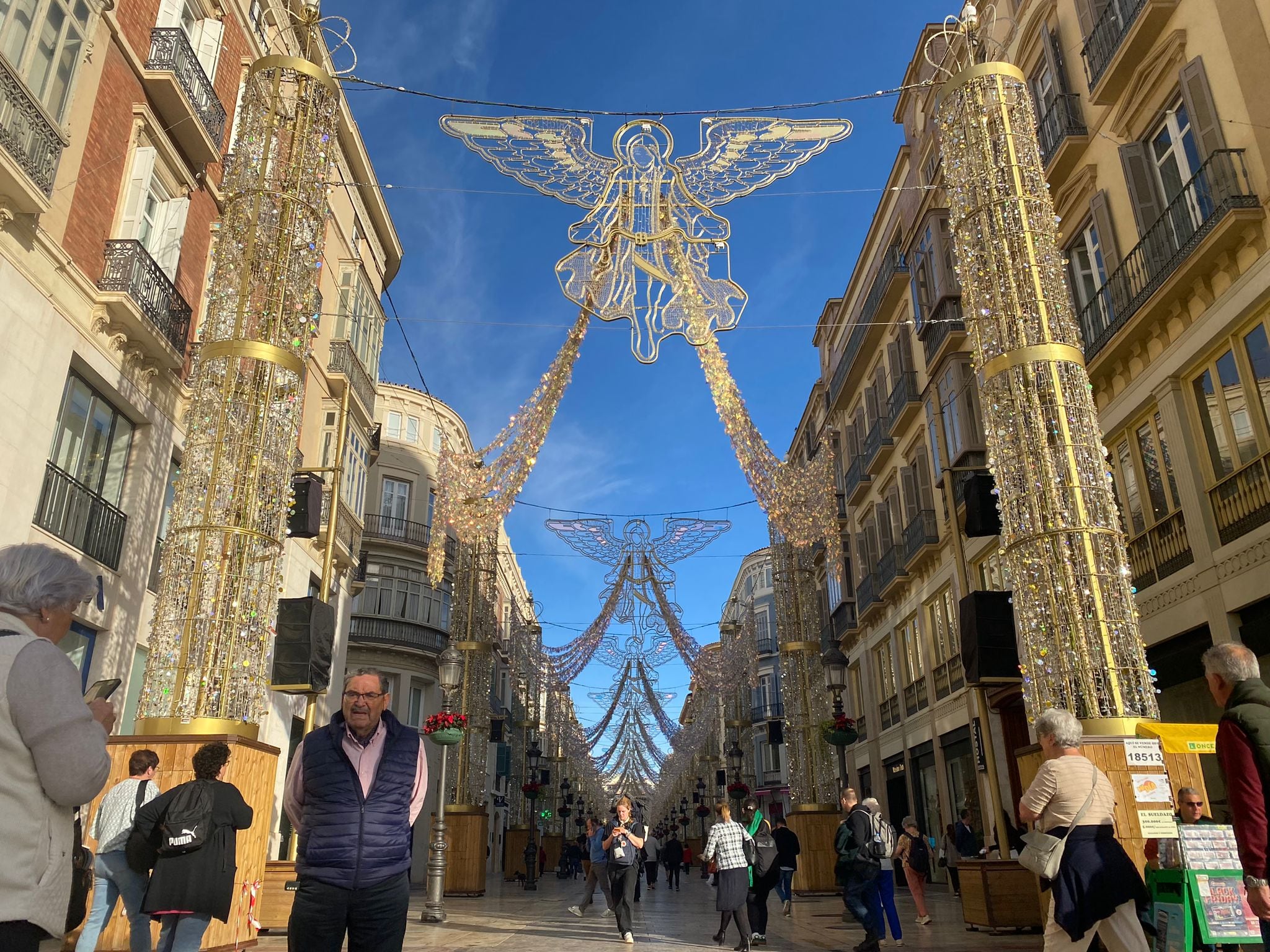 Alumbrado de Navidad en la calle Larios de Málaga este martes