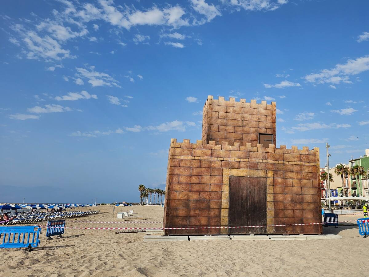 Santamaría (PP) y Perona (PSOE) sobre el nuevo castillo de Moros y Cristianos de La Vila