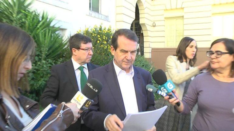 Caballero en Rueda de Prensa