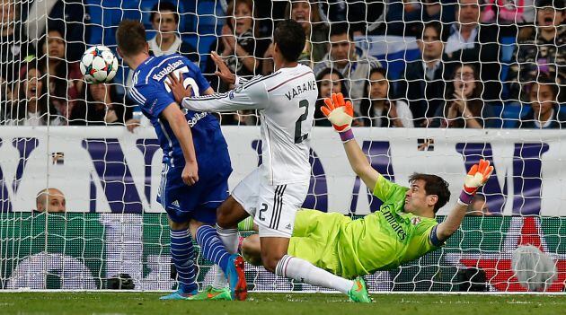 Huntelaar marca un gol en el Bernabéu