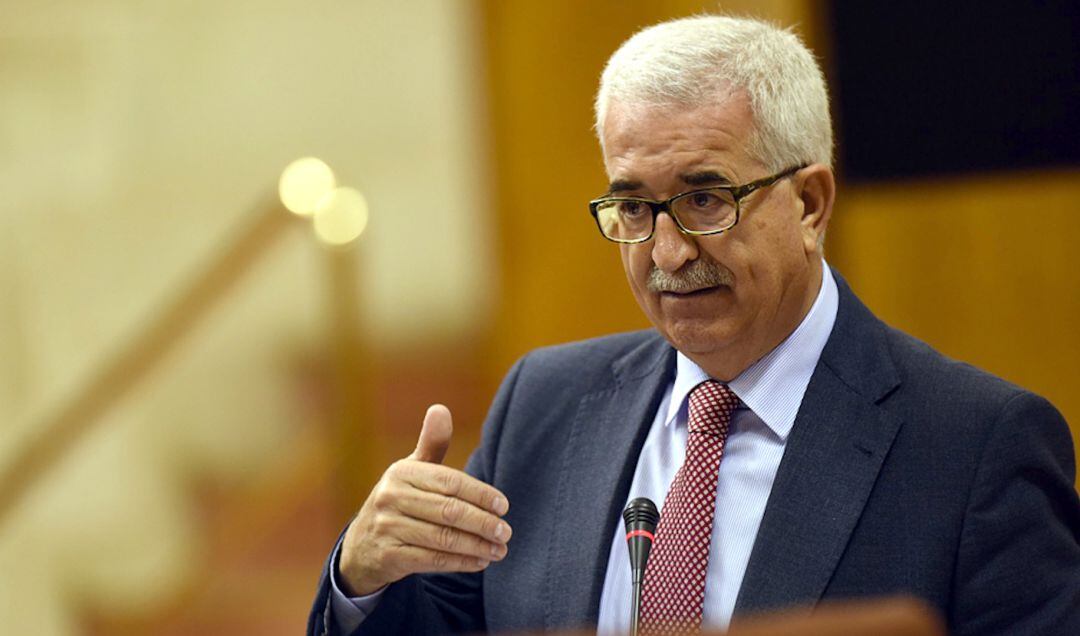 El parlamentario andaluz y presidente del PSOE de Cádiz, Manuel Jiménez Barrios, durante una intervención en el parlamento