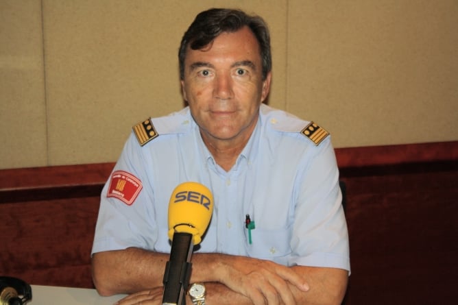 El cap de bombers de la Generalitat, Albert Vilanova als estudis de Ràdio Barcelona
