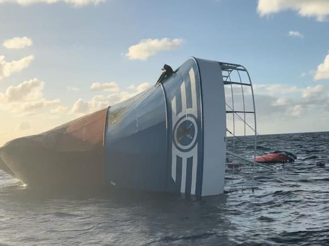 El palangrero de Vigo "Zahara Dos" encallado en Fiyi