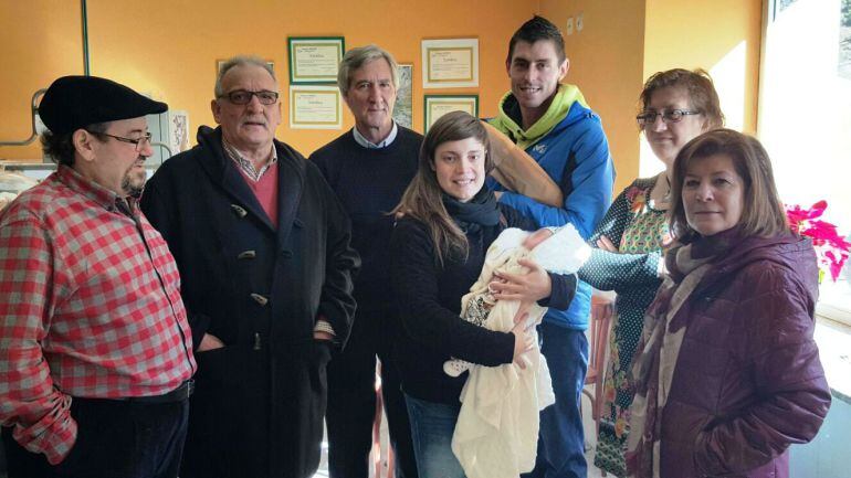 Fotografía de familia, con el alcalde de Toreno