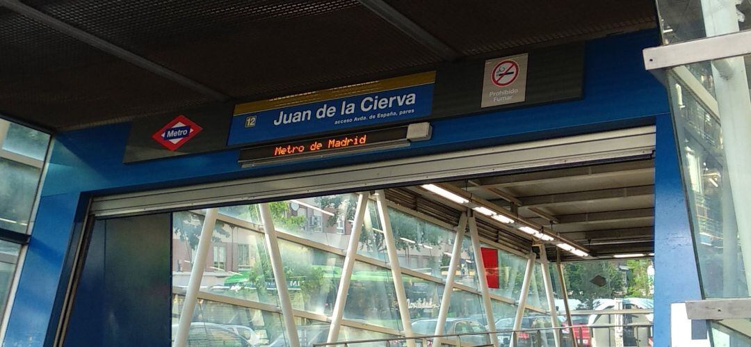 La entrada a la parada de Metrosur de Juan de la Cierva.