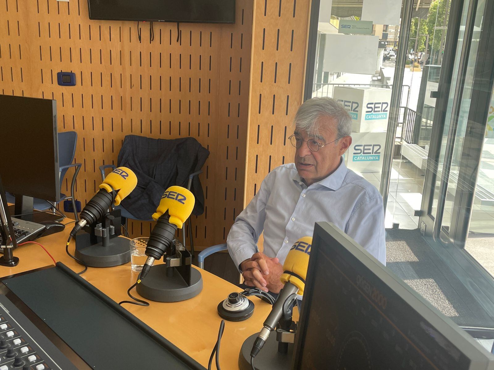 El ministre de Relacions Institucionals, Educació i Universitats, Ladislau Baró, als estudis de la SER.