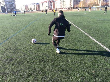 El equipo leonés trabajó en un campo de hierba artificial