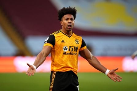 Adama Traoré durante un partido con el Wolves