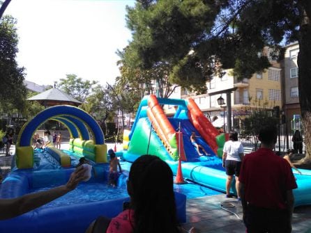 Feria de Día: Parque acuático, instalado en el Paseo Primero de mayo, para los más pequeños