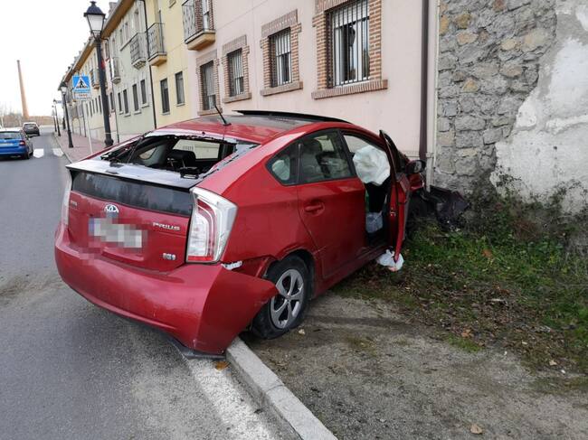 El vehículo acabó impactando con una pared