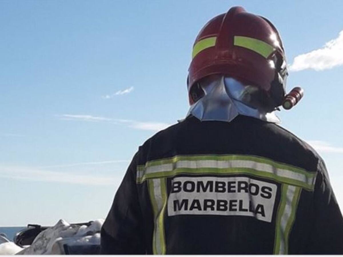 Rescatan a un joven herido en el barranco de Las Angosturas, en Marbella, tras sufrir una caída