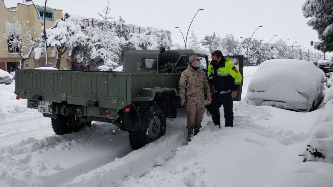 La UME, como en este caso en Getafe, se unió a las labores en varios municipios del sur de Madrid.