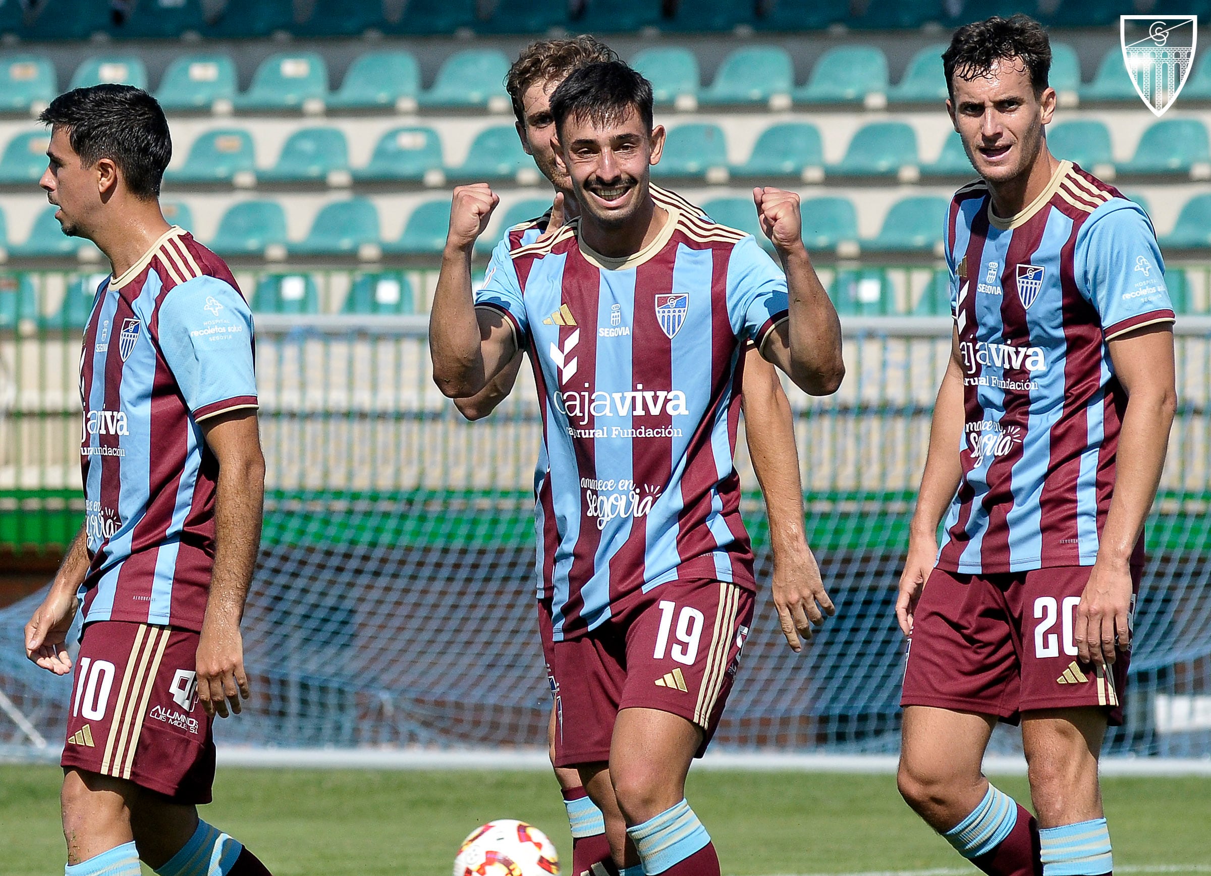 Davo celebrando un gol con la Gimnástica Segoviana