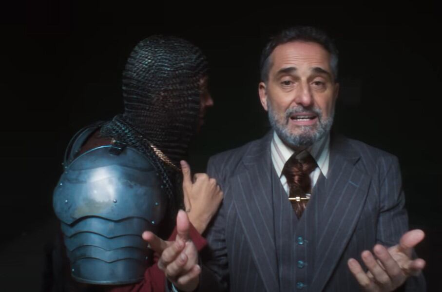 Jorge Drexler en el videoclip de 'Me desperté, junto a Bhavi