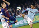 Roncaglia intenta robar un balón a Digne