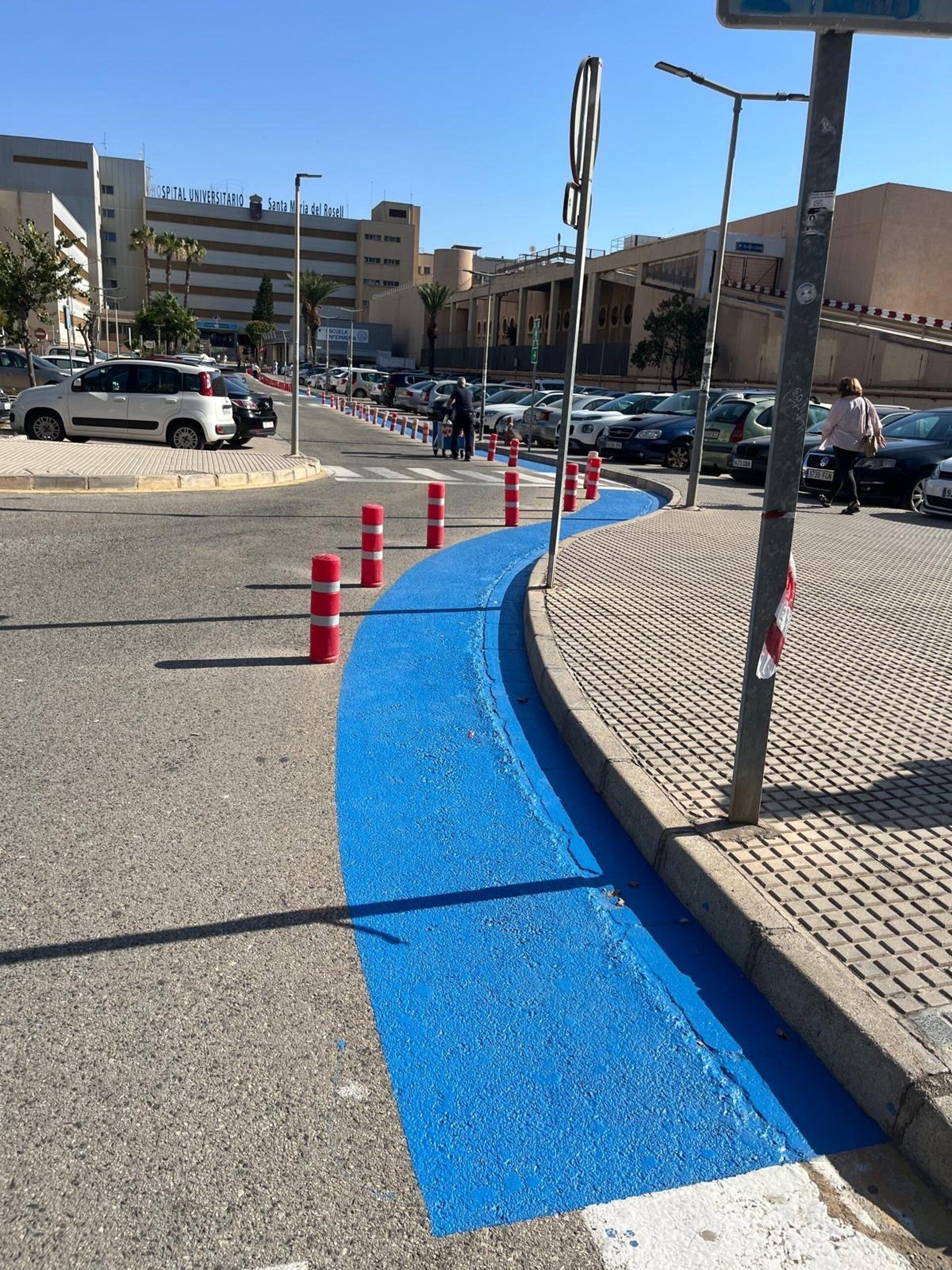 Mejoras de los accesos al Hospital General Universitario Santa María del Rosell, en Cartagena, para facilitar la entrada a personas con movilidad reducida.