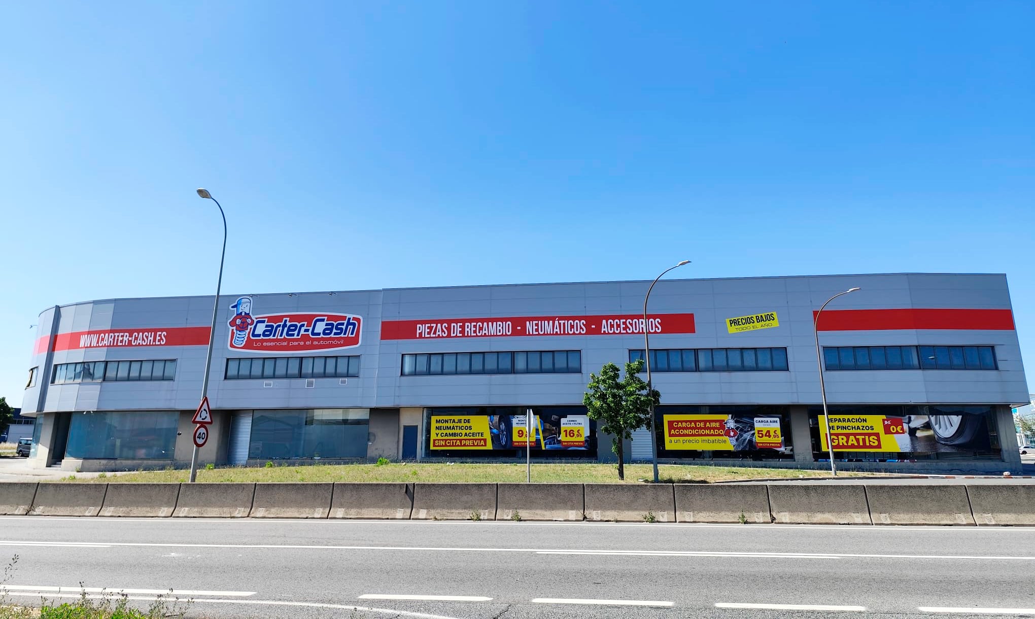 La tienda está situada en el polígono Talluntxe