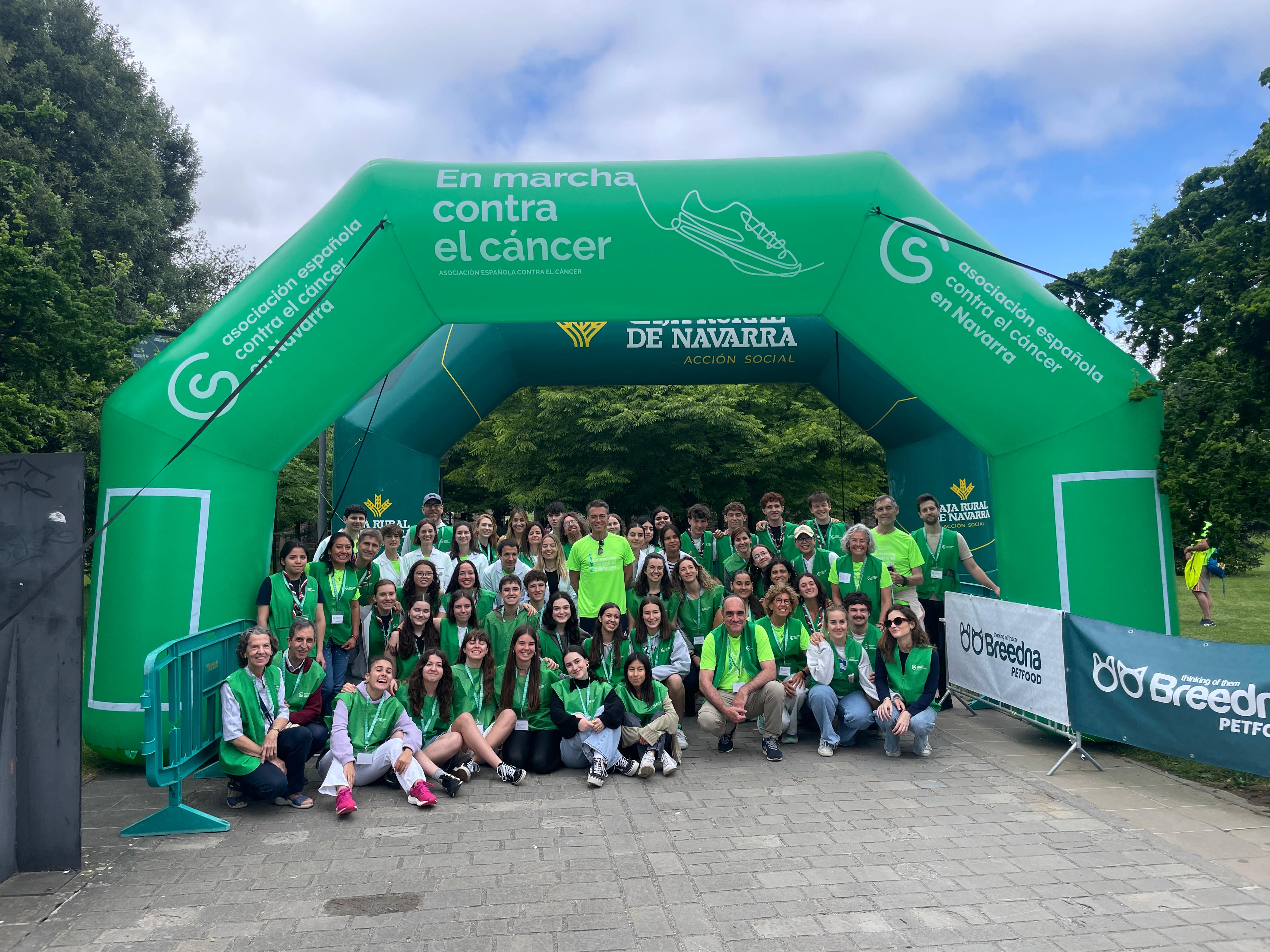 Los voluntarios de la marcha organizada en Pamplona por la Asociación Española contra el Cáncer en Navarra
