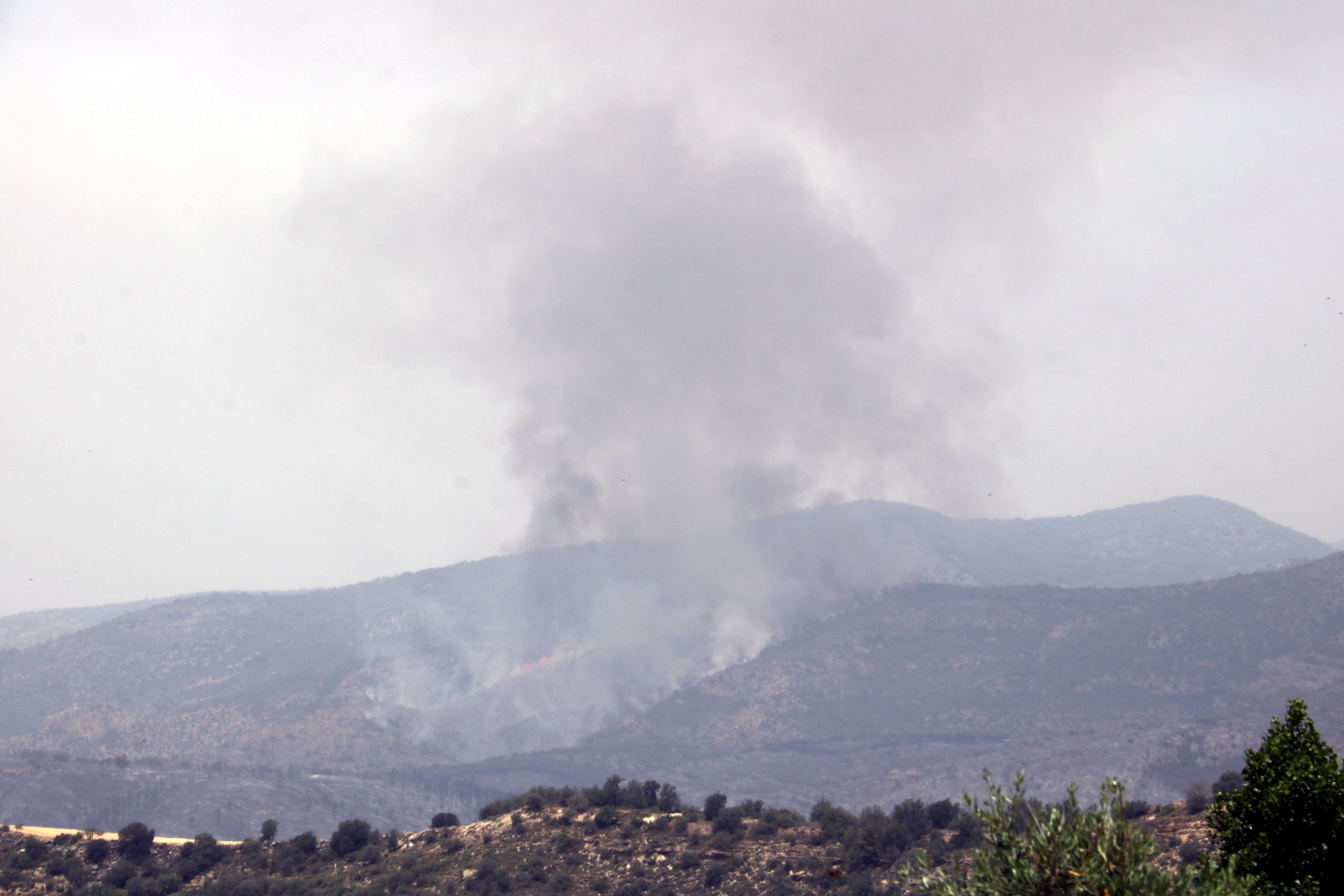 Imatge de l'incendi de Baldomar, a Artesa de Segre. Segons Bombers, ja ha cremat 1.000 hectàrees. Foto: ACN.
