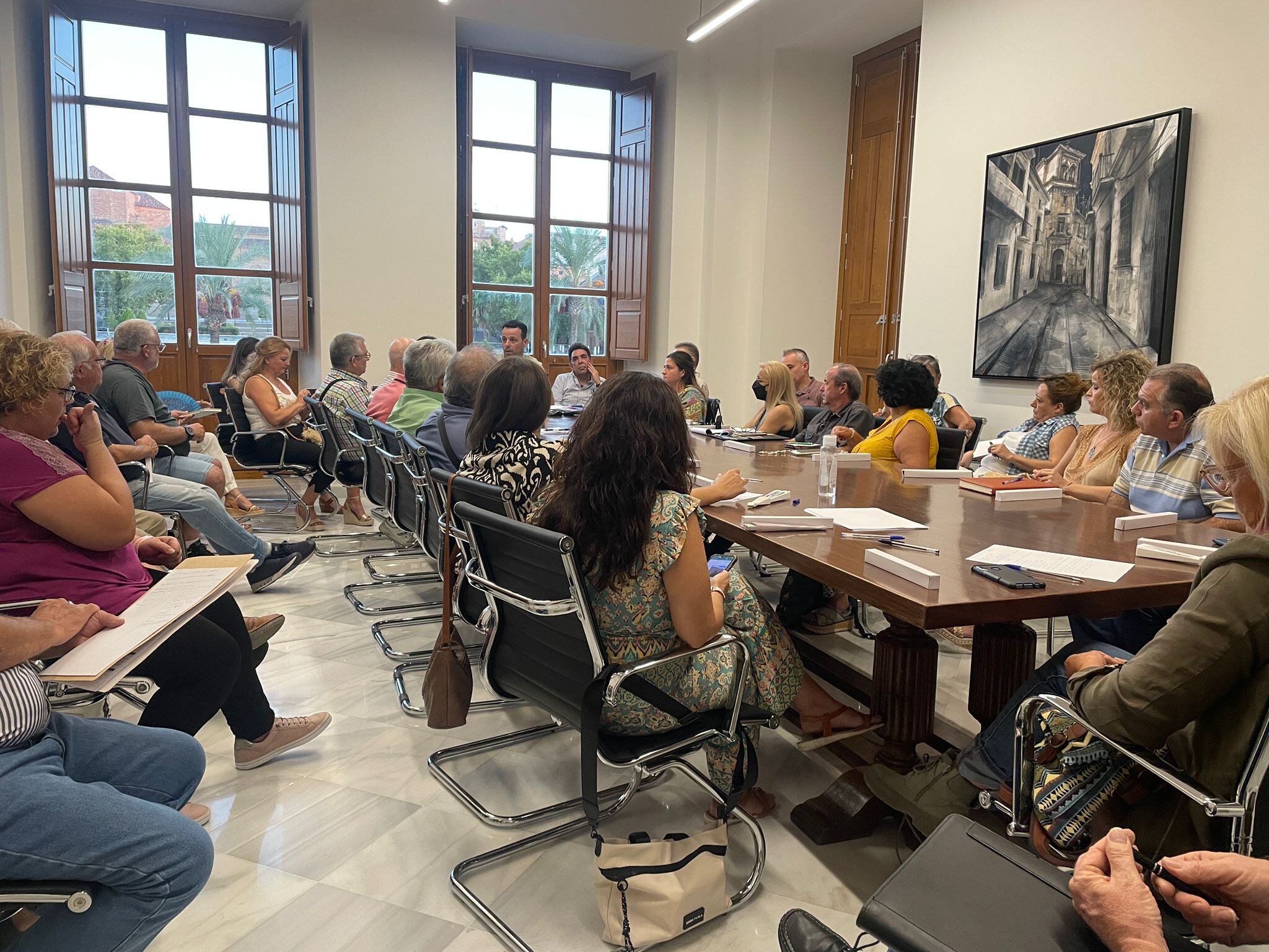 Reunión con asociaciones de vecinos de Linares en el Ayuntamiento.