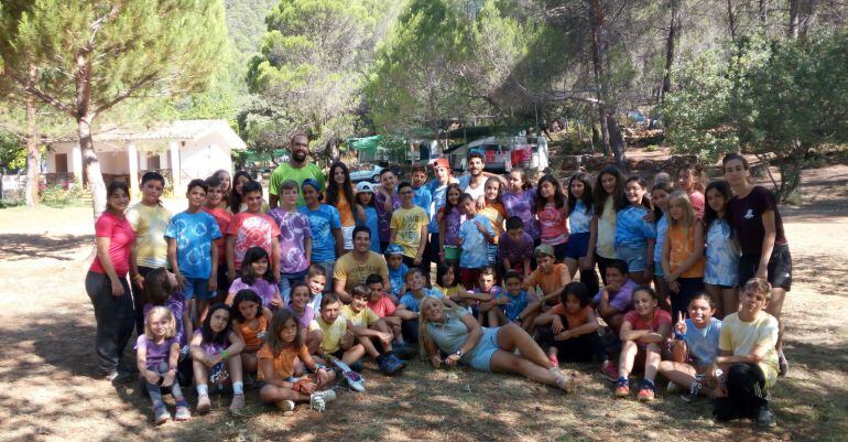 Niñas y niños durante un campamento de verano organizado por el Ayuntamiento de Baeza y el Centro de Información Juvenil