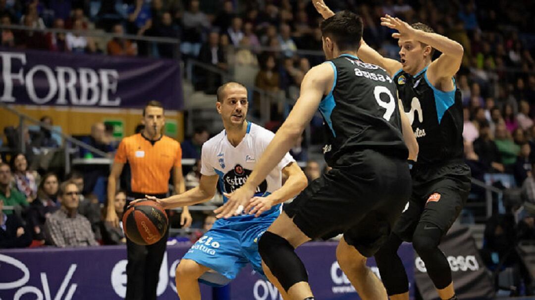 Imagen del partido de la primera vuelta entre Obradoiro y Estudiantes en Sar