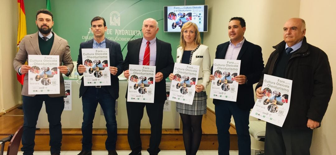 Organizadores del evento momentos antes de la presentación en rueda de prensa