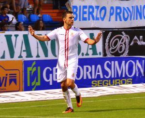 Gallar celebra su primer gol en el derbi