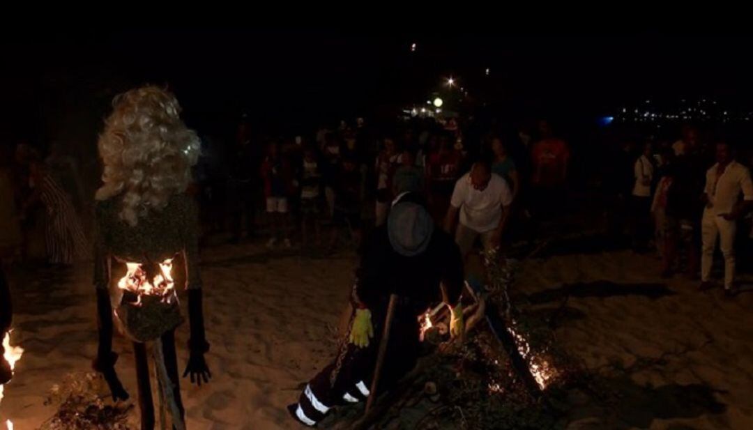Hogueras de San Juan en Algeciras.