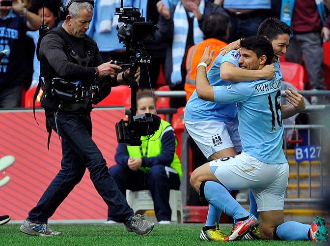 Agüero y Nasri celebran el gol del primero ante el Chelsea