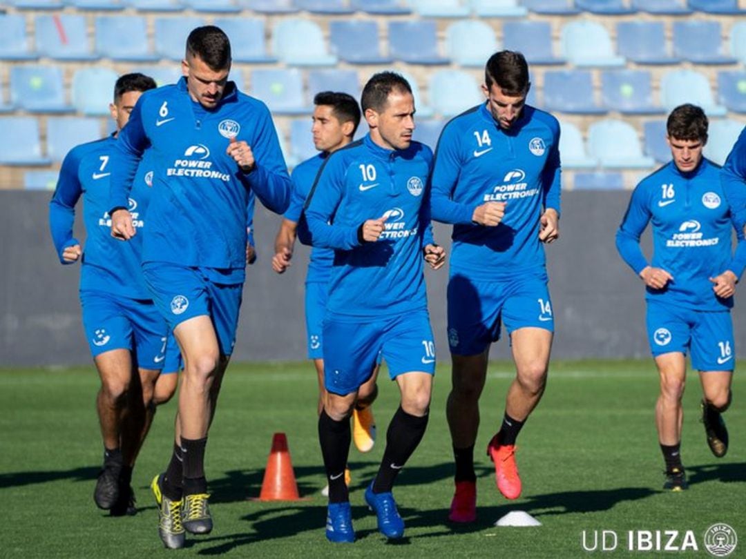 Imagen de un entrenamiento de la UD Ibiza